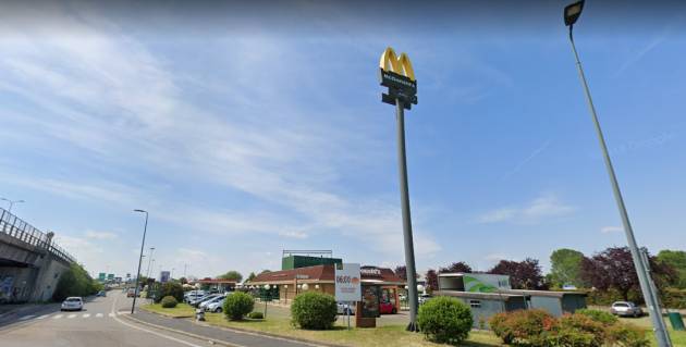 MILANO - CHIUDE IL MCDONALD DI SAN DONATO M3