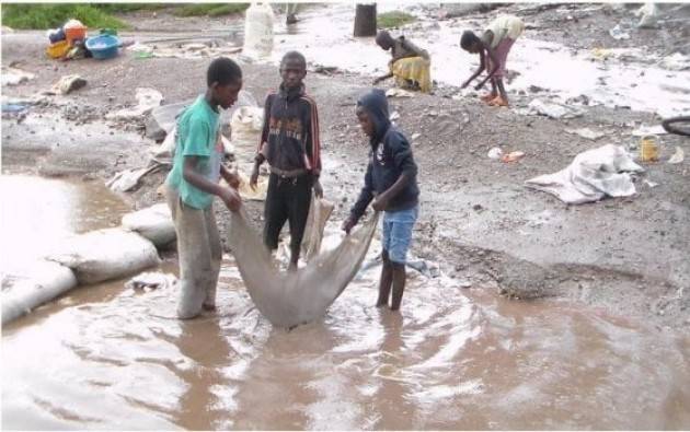 Cremona Pianeta Migranti. Le nostre auto elettriche hanno bisogno del lavoro minorile.