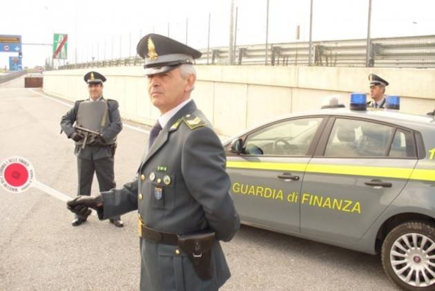 Gdf acquisisce i telefoni degli indagati