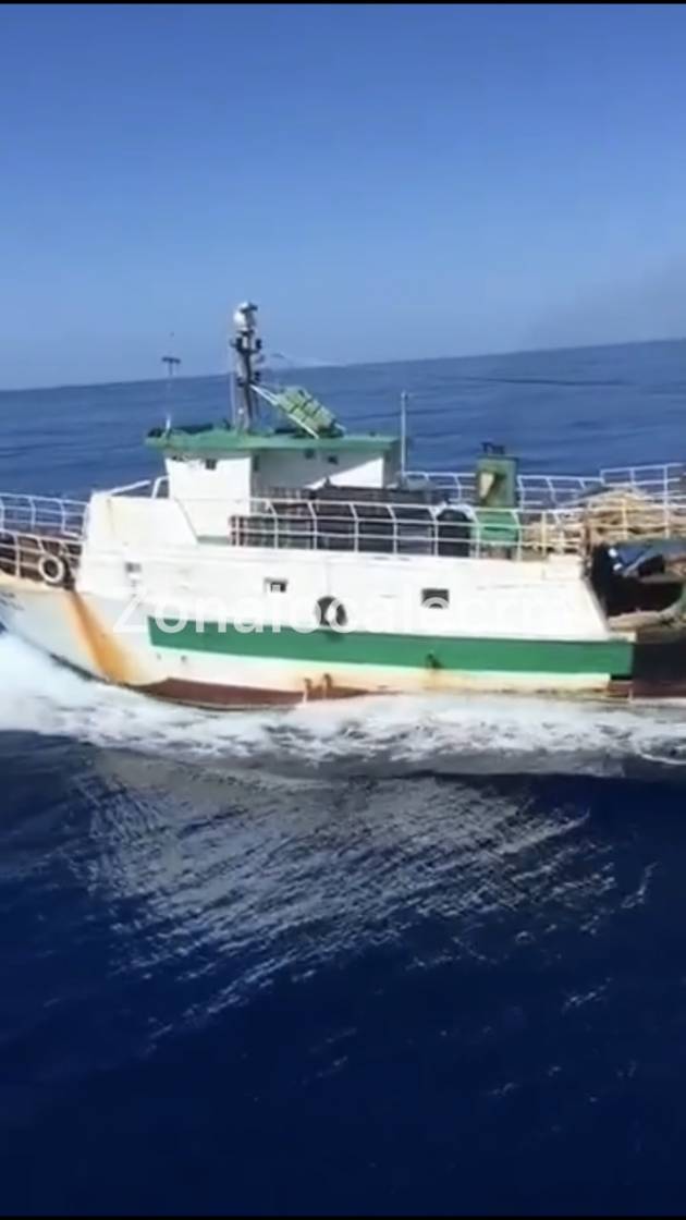 SPARATORIA IN ACQUE ITALIANE: FERMATO PESCHERECCIO TUNISINO- VIDEO