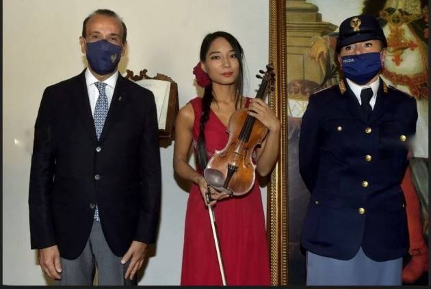 C’è chi 'mette soldi sotto il materasso' e chi un violino Amati da un milione di euro