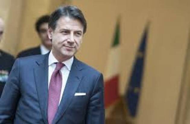 Mascherine all’aperto in Basilicata e Lazio. Conte: ''Valuteremo se imporle a tutti''