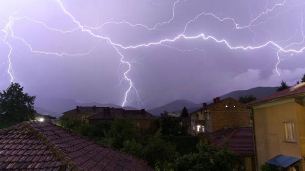 Maltempo al Nord Italia: allerta rossa in Liguria e Veneto