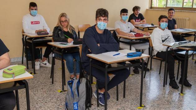 ISS: 3.266 focolai attivi, 14 forse a scuola.