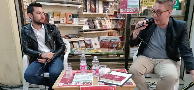 Casalmaggiore Si  svolta con successo la presentazione del libro ‘Caccia all’omo’ di Simone Alliva organizzata da Arcigay