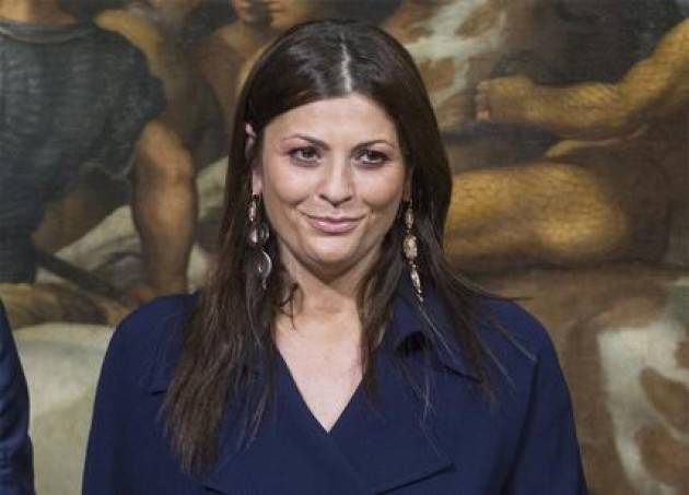 Jole Santelli festeggia col sindaco violando le norme anti Covid