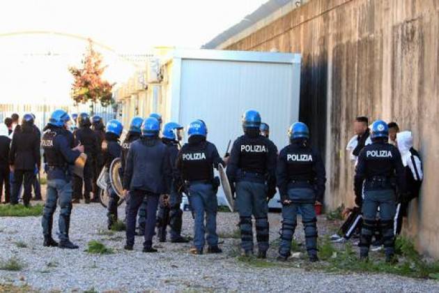 Protesta in Cpr Milano, contusi alcuni migranti