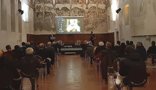 Crema Molte persone alla presentazione ,in sala P.da Cemmo, del libro fotografico ‘ Il Capanno’ di A. Dellera