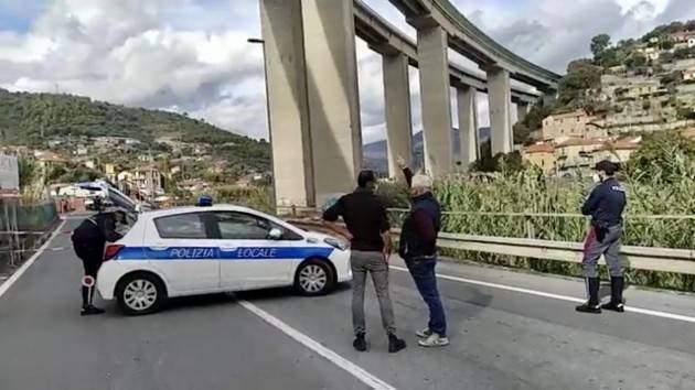 IMPERIA - CADONO CALCINACCI DAL CAVALCAVIA DELL'A10