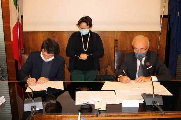 Prefettura di Cremona Firmato Patto attuazione Sicurezza Urbana Galimberti sottoscrive protocollo contrasto del fenomeno delle truffe 