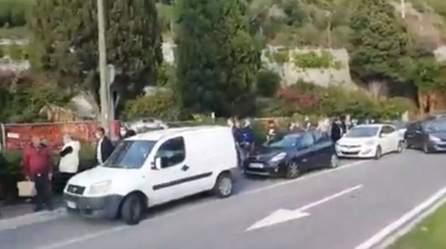 In attesa del lockdown, code di francesi a Ventimiglia: ecco perché 