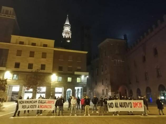 Cremona Nuovo Dpcm: prosegue domenica 1 novembre  la manifestazione in piazza Stradivari