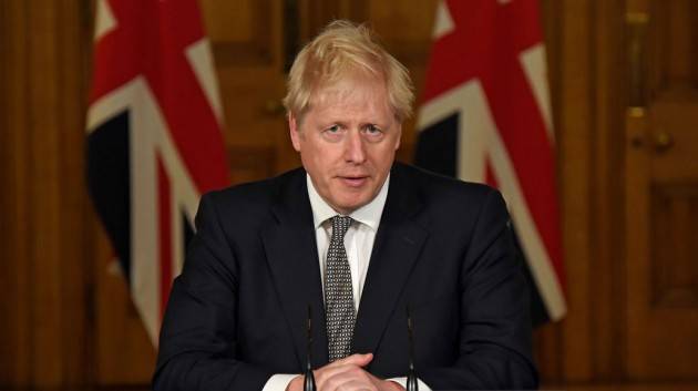 Johnson annuncia il lockdown per l’Inghilterra. È possibile un confronto con l’Italia?