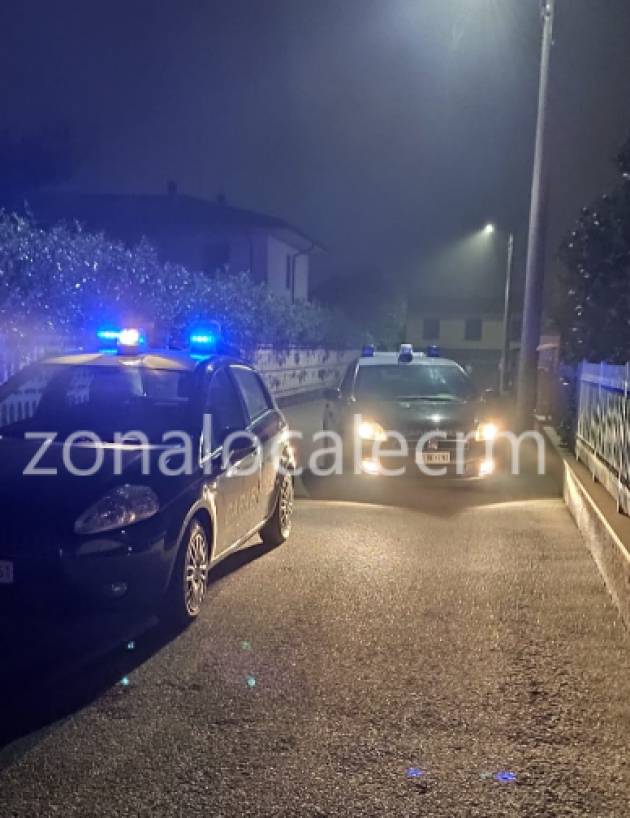 CREMA - INSEGUIMENTO SFONDANO IL CANCELLO DI UNA VILLA E FUGGONO