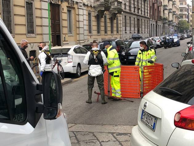 MILANO - SPETTACOLARE RAPINA IN BANCA IN PIAZZA ASCOLI - FOTO