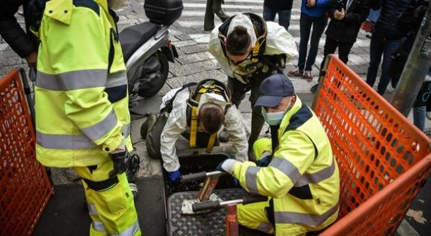 MILANO - SPETTACOLARE RAPINA IN BANCA IN PIAZZA ASCOLI - FOTO