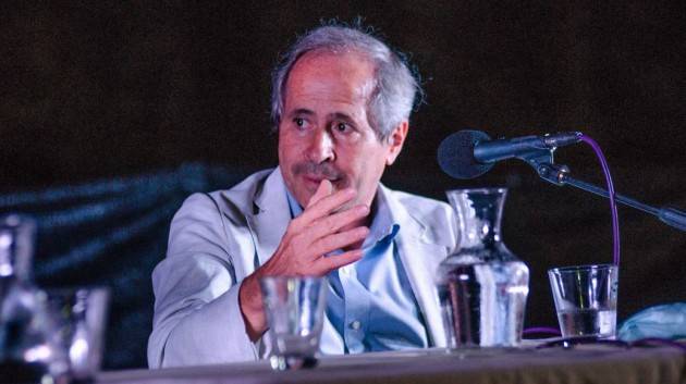 Crisanti: ''Attenzione, le Regioni potrebbero truccare i dati per non chiudere. Lockdown necessario''