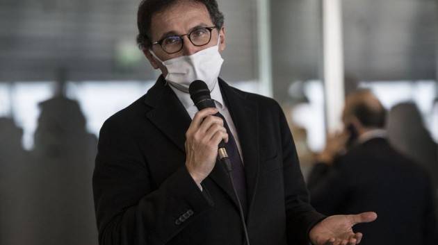 Boccia: ''Regioni non esautorate. Ricordo che 39mila italiani non ci sono più''