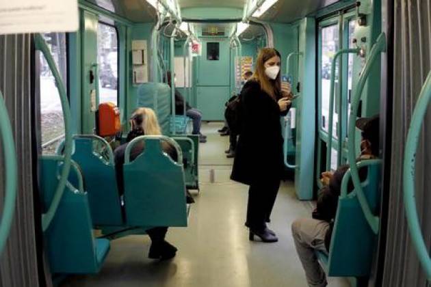 Calano ancora passeggeri bus e metro, circa 30%