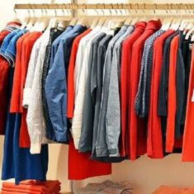 BRUXELLES INTENSIFICA LA LOTTA ALLE SOSTANZE CHIMICHE NELL'ABBIGLIAMENTO