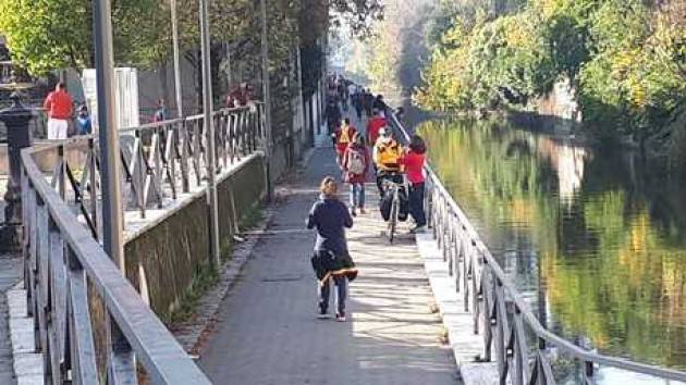 Milano domenica mattina a passeggio e nei parchi