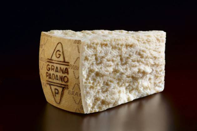 Consorzio Grana Padano invia a Biden forma con due bandiere