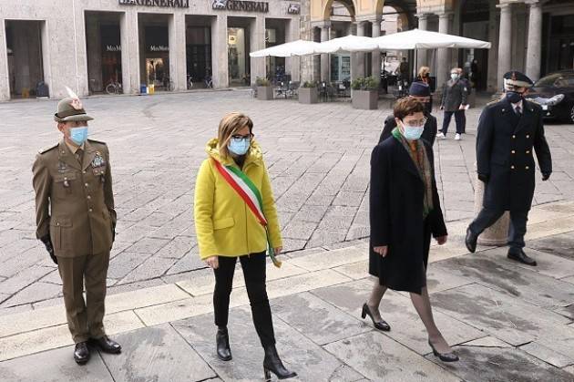 Piacenza Giorno della Libertà, stamani in piazza Mercanti simbolico momento di raccoglimento per celebrare la ricorrenza