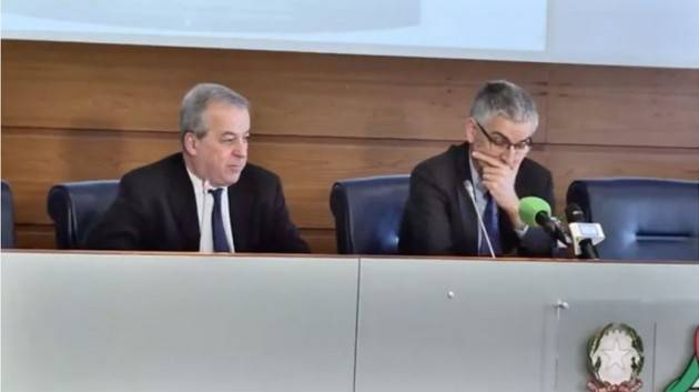 Brusaferro e Locatelli: ''Indice Rt decelera, ma è allarme terapie intensive. Misure più restrittive in 4 regioni''