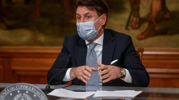 Conte: ''Stiamo cercando di evitare il secondo lockdown generalizzato''