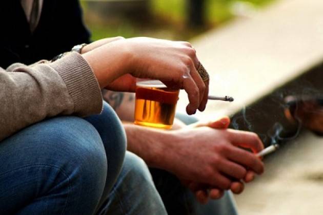 ALCOL E FUMO TRA GLI ADOLESCENTI EUROPEI