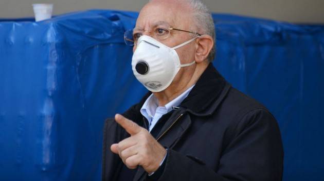 De Luca: ''Sciacallaggio contro la sanità della Campania''