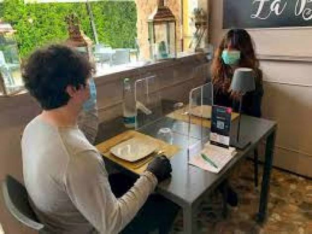 Covid, l’80% dei contagi in bar, ristoranti e palestre