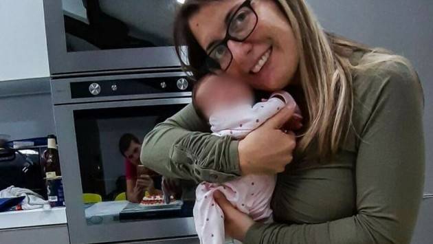 Mamma positiva vede figlia prematura dopo 19 giorni