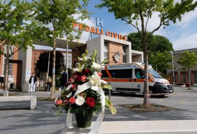 Flash mob di protesta ai Civili Brescia