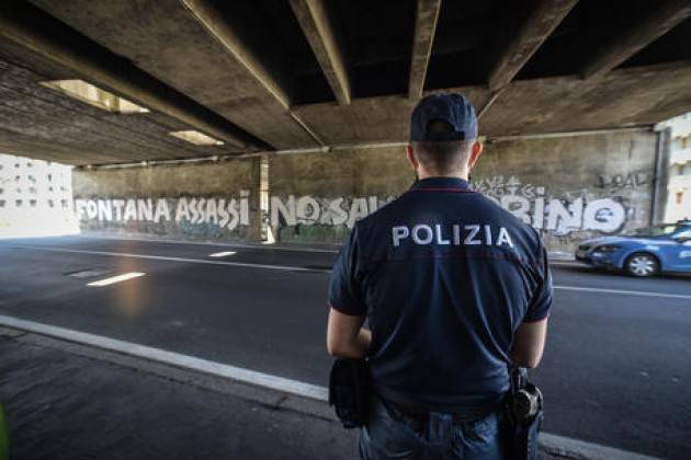 Nuova scritta contro Fontana a Milano