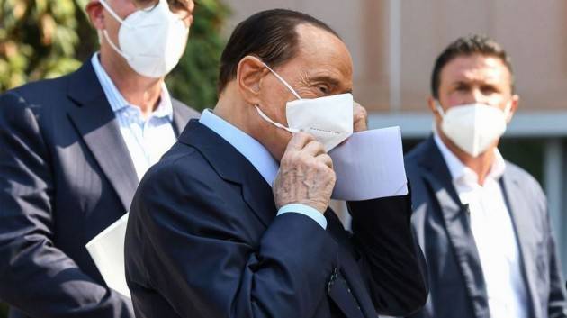 Berlusconi: ''Sì alla manovra con misure per autonomi, sanare disparità''