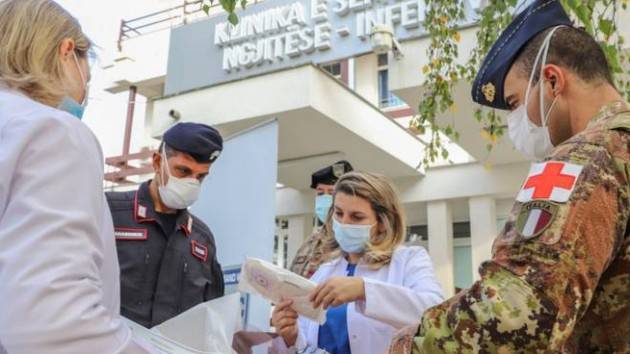 Infermieri dell'Esercito Italiano di rinforzo a Asst Monza