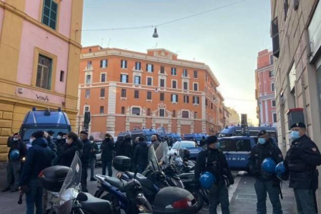 Sgomberi a Cinema Palazzo e nella sede di Forza Nuova