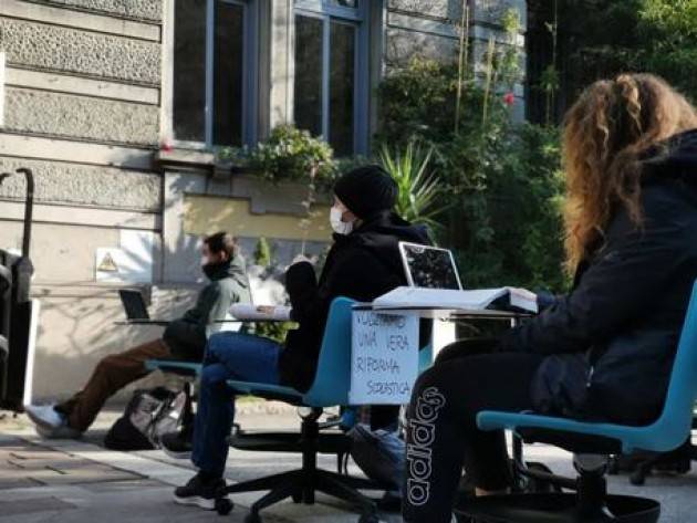 Mattinata di Dad in cortile