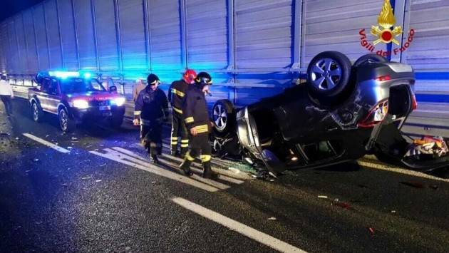 SUD MILANO: RIBALTAMENTO IN A1 MUORE 70ENNE E DUE FERITI - UNO GRAVISSIMO