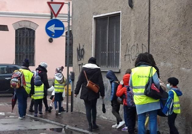 Cremona Piedibus, ripresa a pieno ritmo per le linee della scuola ‘Manzoni’