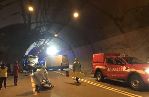 BERGAMO-SCHIANTO IN GALLERIA A CAMERATA CORNELLO: DUE FERITI GRAVI 