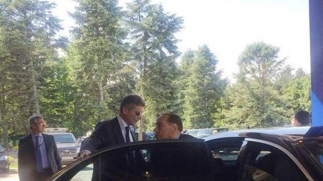 Ruby ter: legale Berlusconi,deve stare a casa a riposo