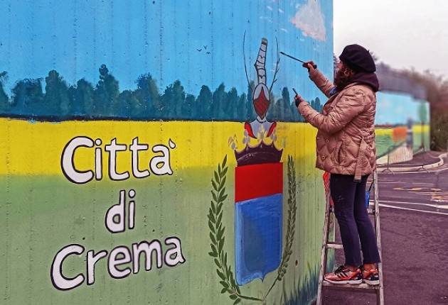 Il murales di Crema, il primo realizzato con vernice anti-smog, presentato.