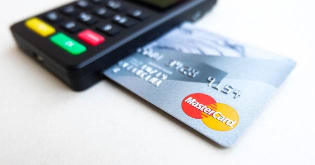 IN ARRIVO L'EXTRACASH BACK DI NATALE: RIMBORSI FINO A 300 EURO SE PAGHI CON CARTA 