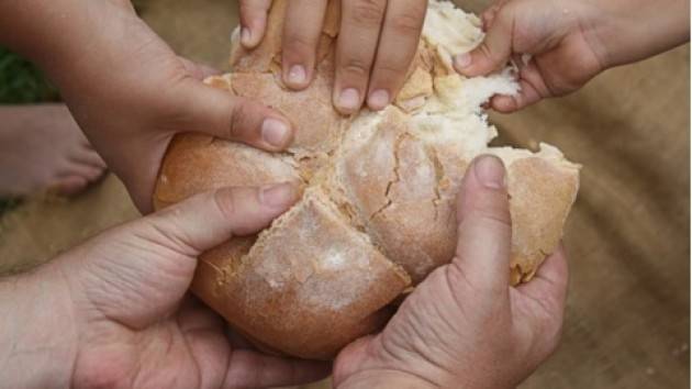 LOMBARDIA FONDAZIONE CARIPLO: NASCONO I FONDI PER CONTRASTARE LE POVERTA’ 