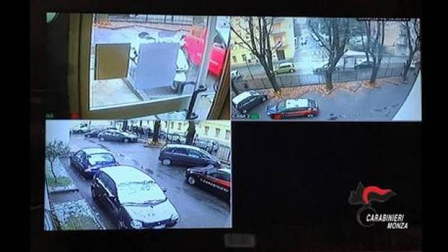 Telecamere nel vaso di casa per evitare controlli