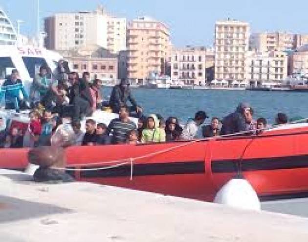 Gestivano traffico migranti, 19 fermi Ps