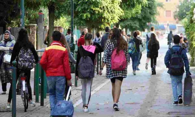 Molestava ragazzine per strada, arrestato 66enne