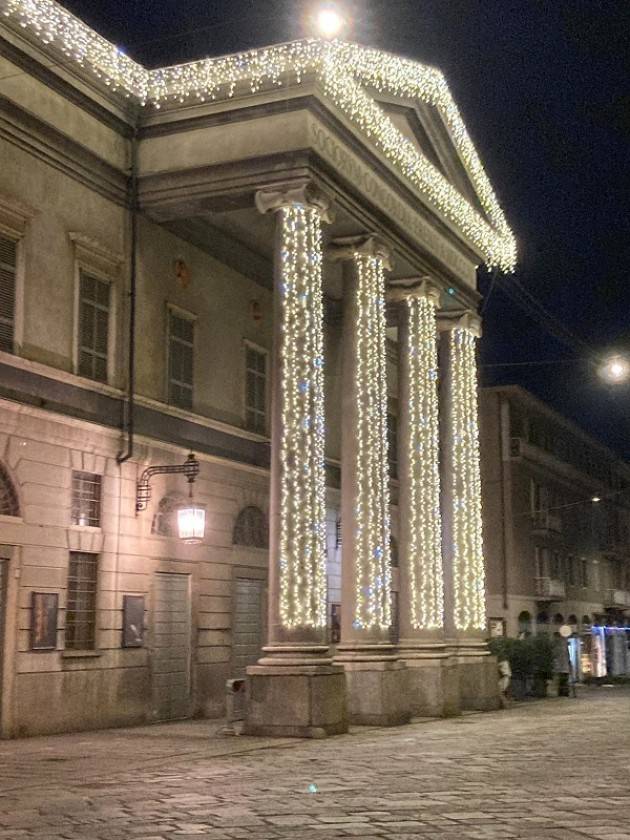 CREMONA IL TEATRO PONCHIELLI SI ILLUMINA PER NATALE GRAZIE ALL’ OLEIFICIO ZUCCHI 